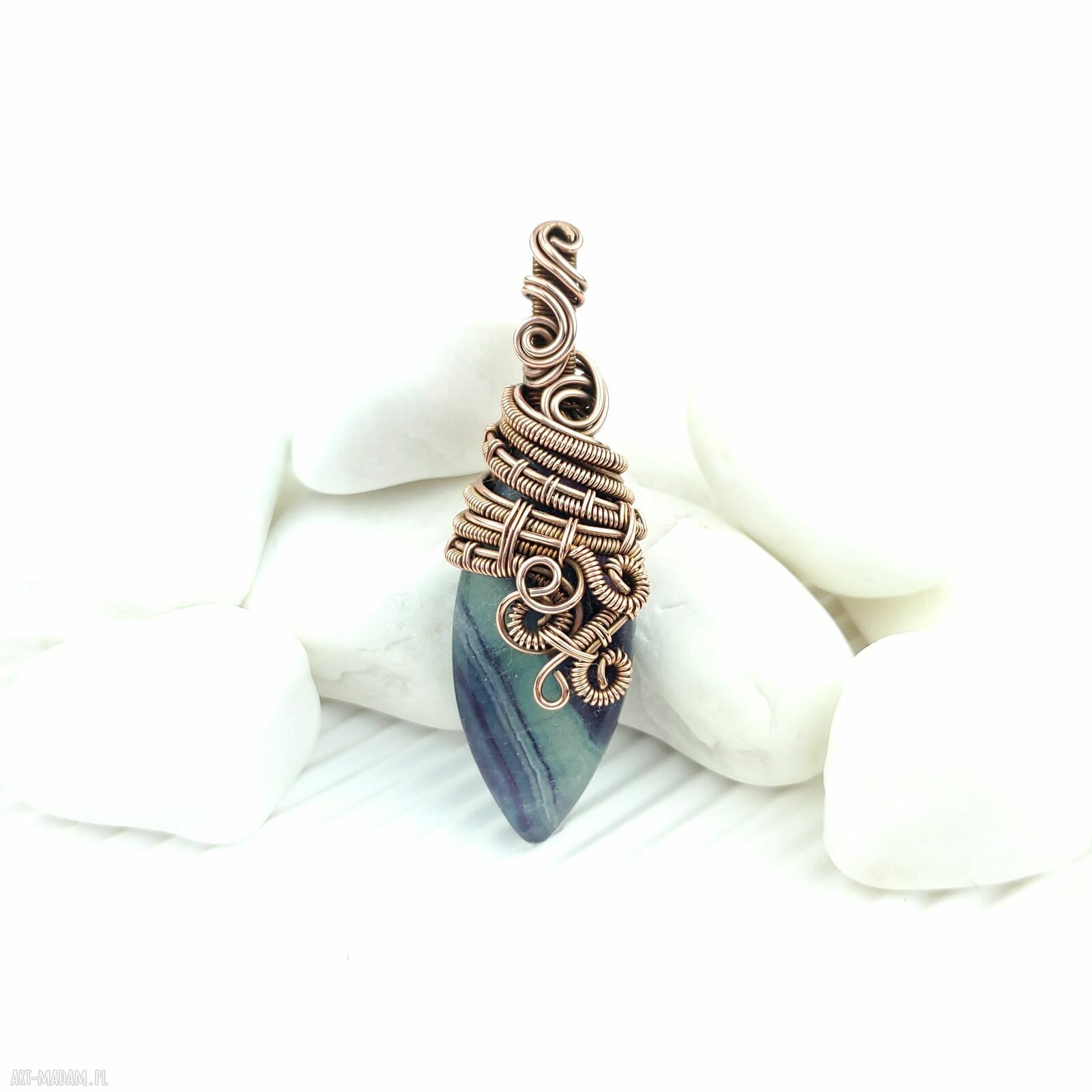 Fluorytowy wisiorek wire wrapping w miedzianej oprawie