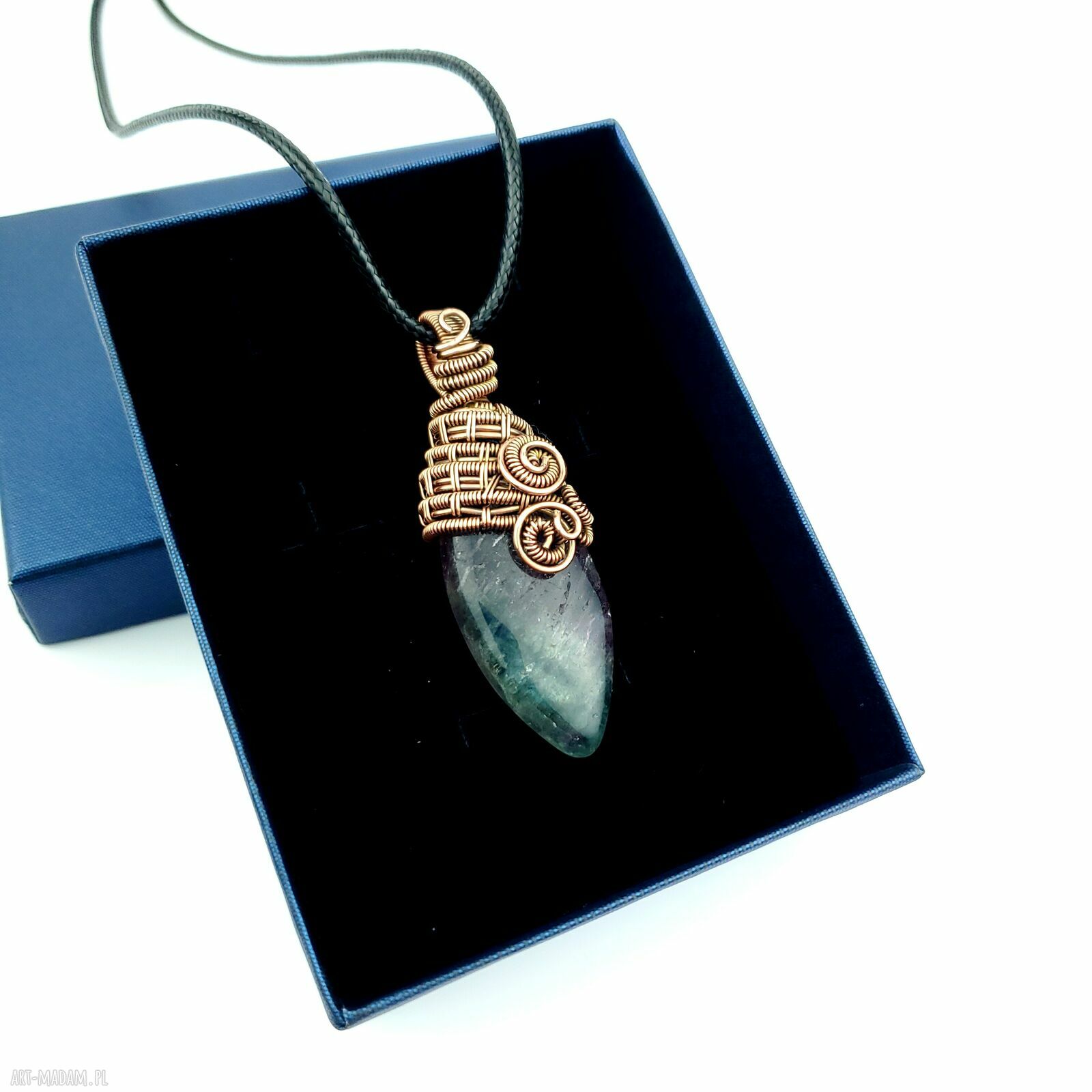 Fluorytowy wisiorek w technice wire wrapping