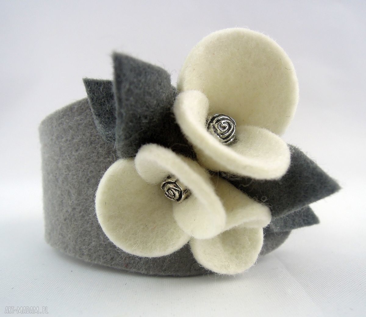 Komplet z Filcu Kwiatki Ecru w Szarościach handmade
