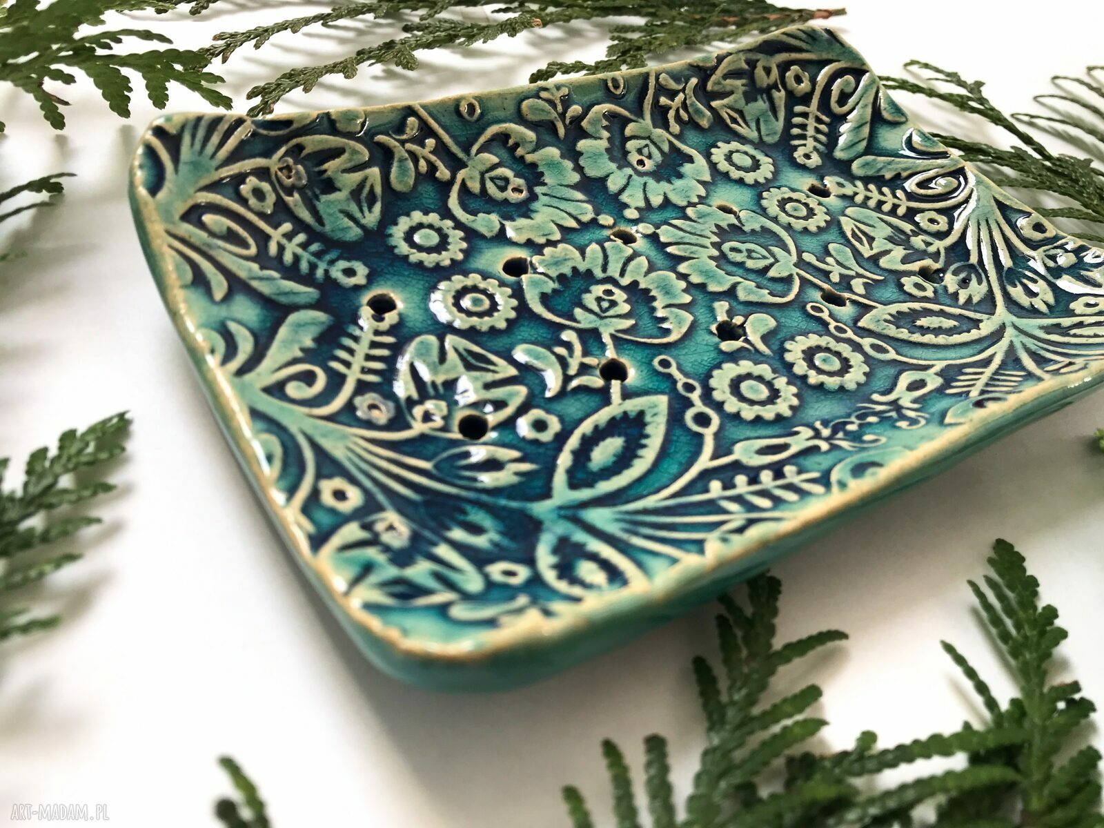 Folkowa mydelniczka ceramiczna z odpływem wody