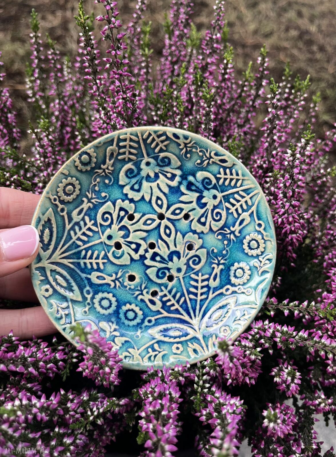 Folkowa mydelniczka ceramiczna z odpływem wody