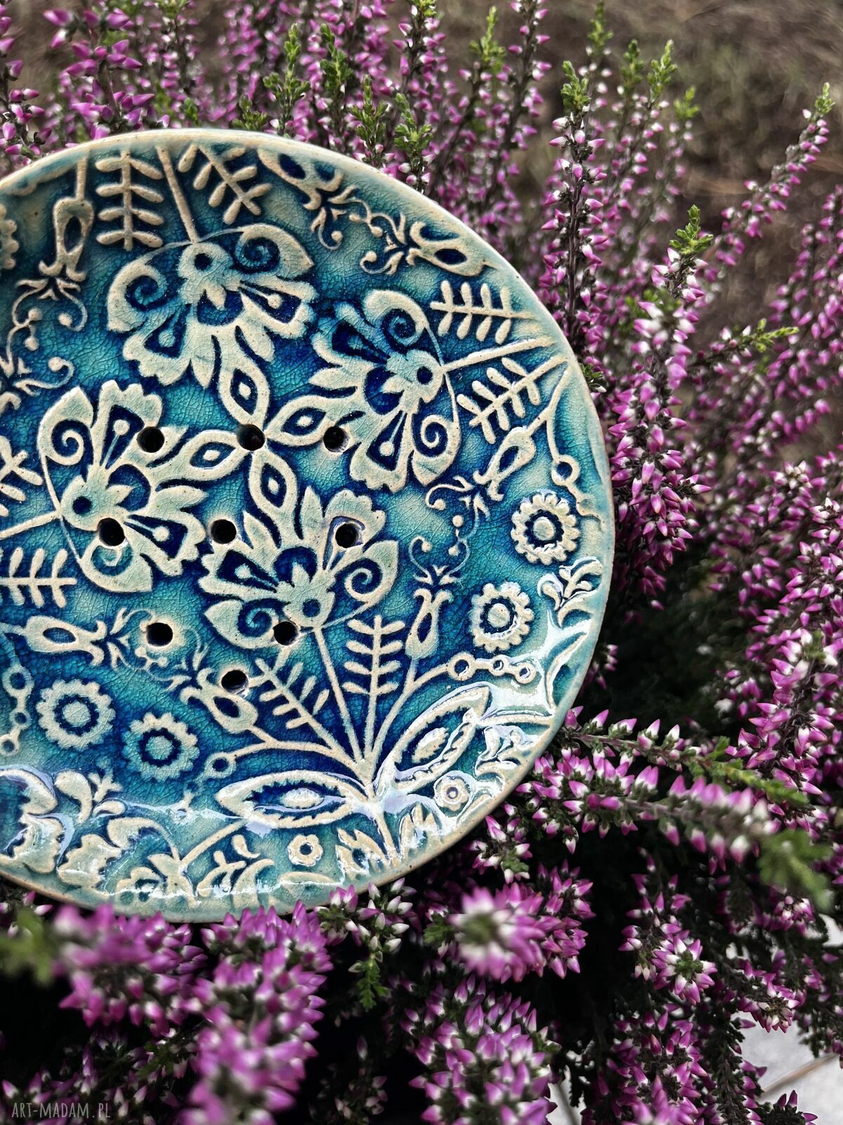Folkowa mydelniczka ceramiczna z odpływem wody