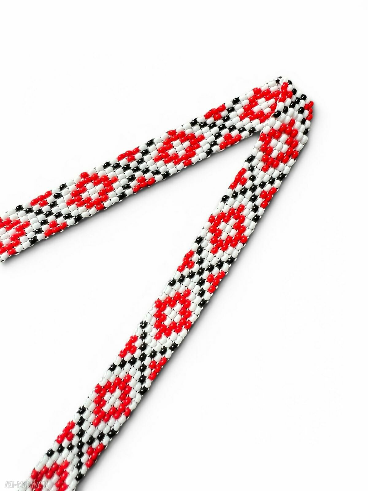 Folkowy choker z koralików z etnicznym ornamentem