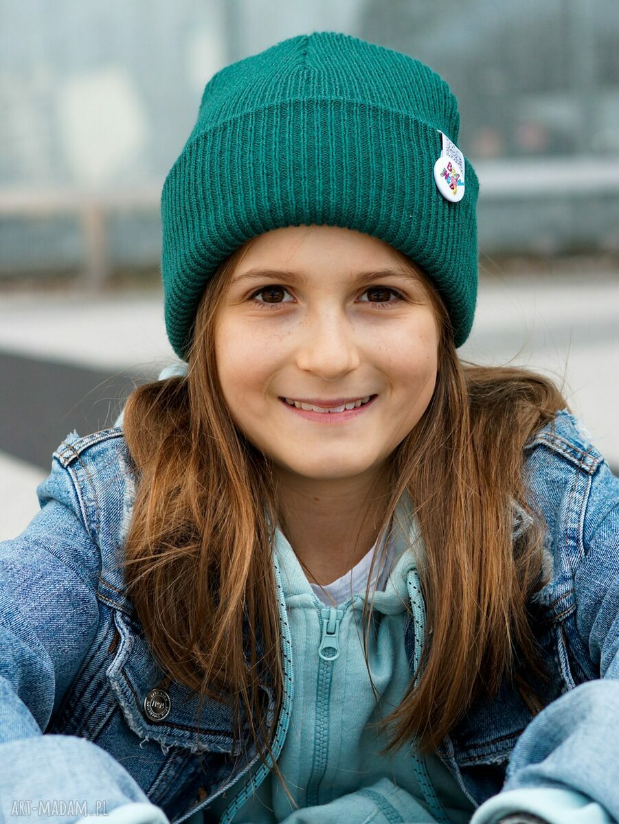 Forest czapka dziecięca beanie zielona z logo kolorowym