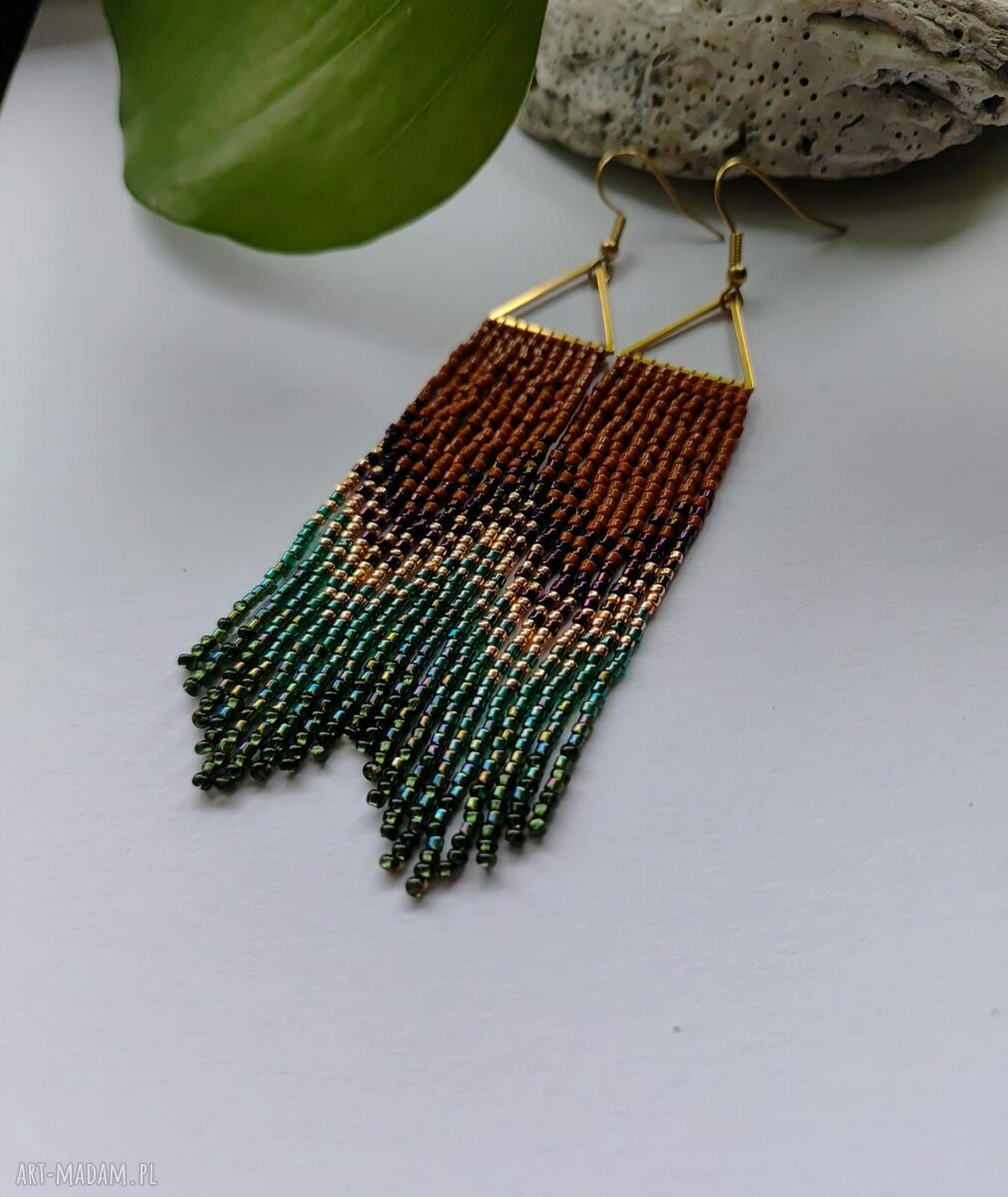 Kolczyki frędzle brązowe boho - trójkąt zielone i złote