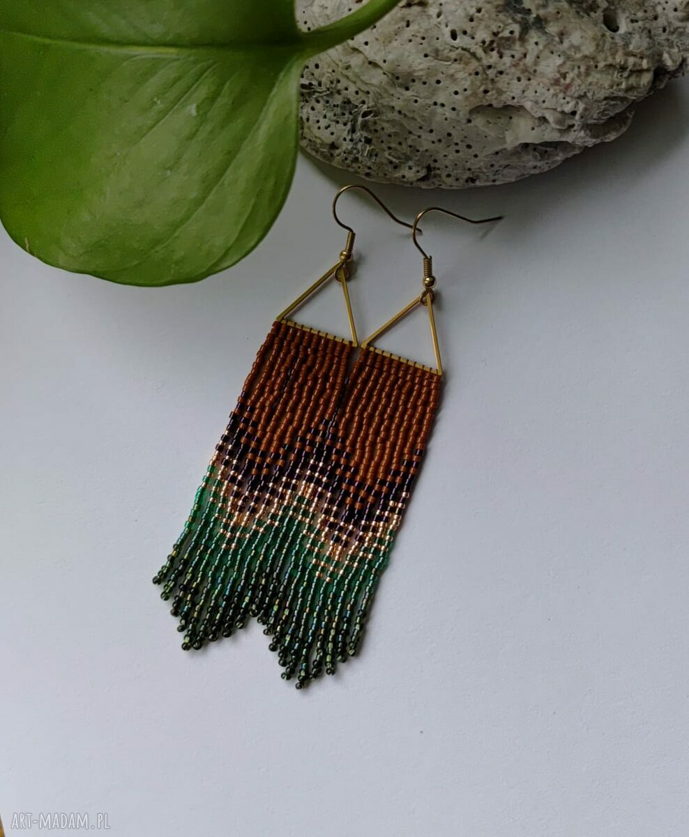 Kolczyki frędzle brązowe boho - trójkąt zielone i złote