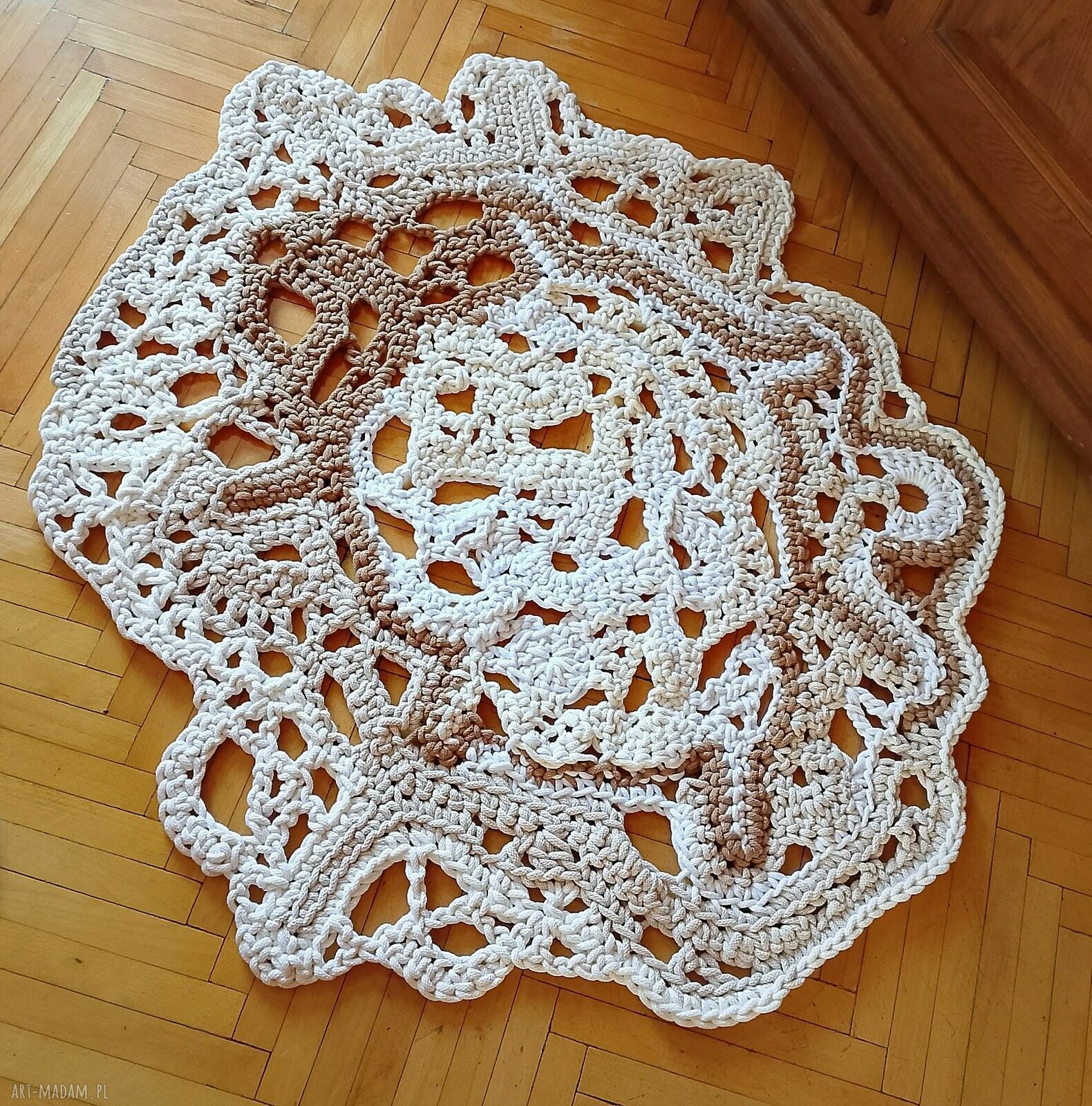 Dywan Freeform w kolorach ziemi z bawełnianego sznurka 107 x 87 cm - rękodzieło