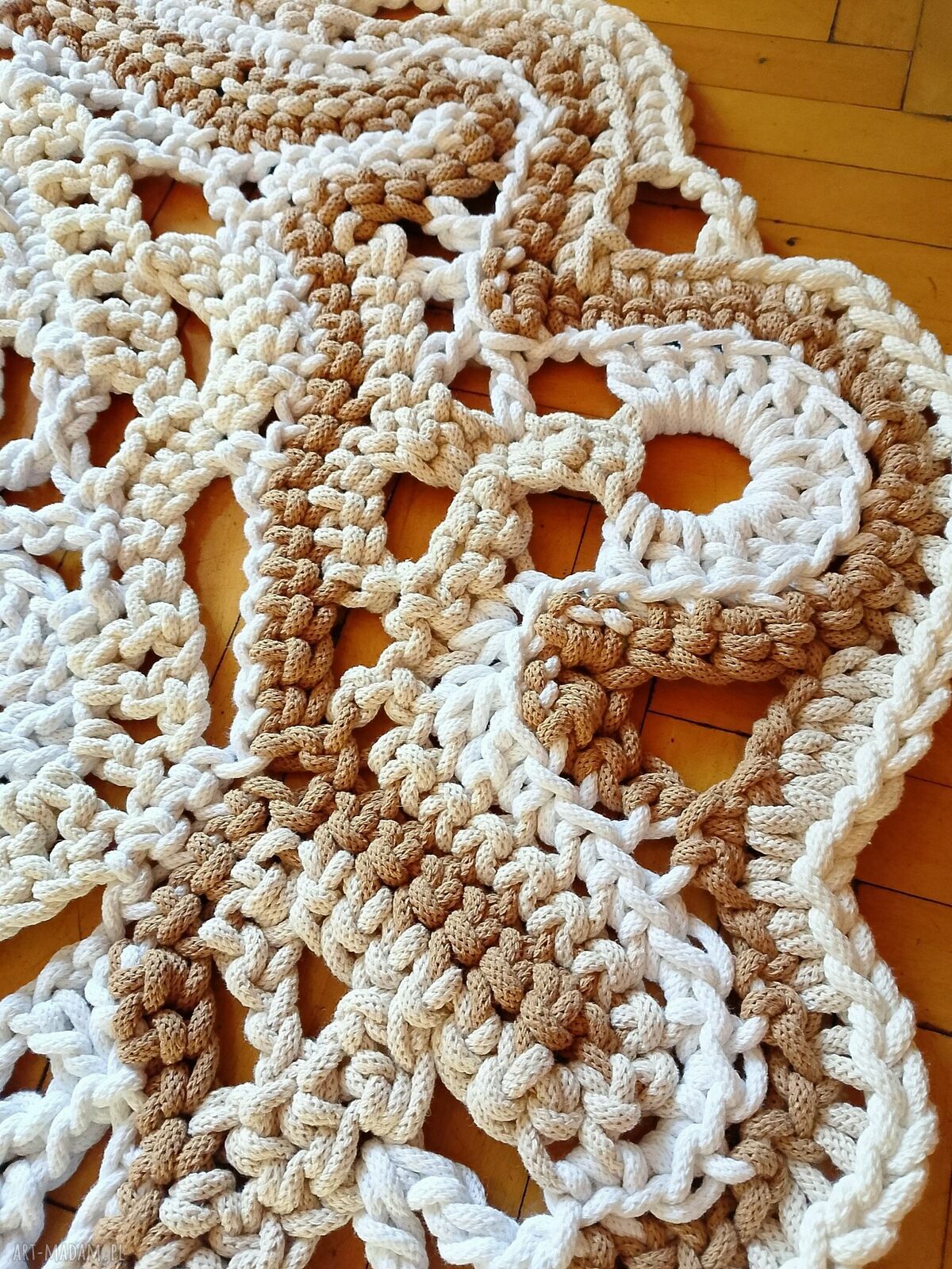 Dywan Freeform w kolorach ziemi z bawełnianego sznurka 107 x 87 cm - rękodzieło
