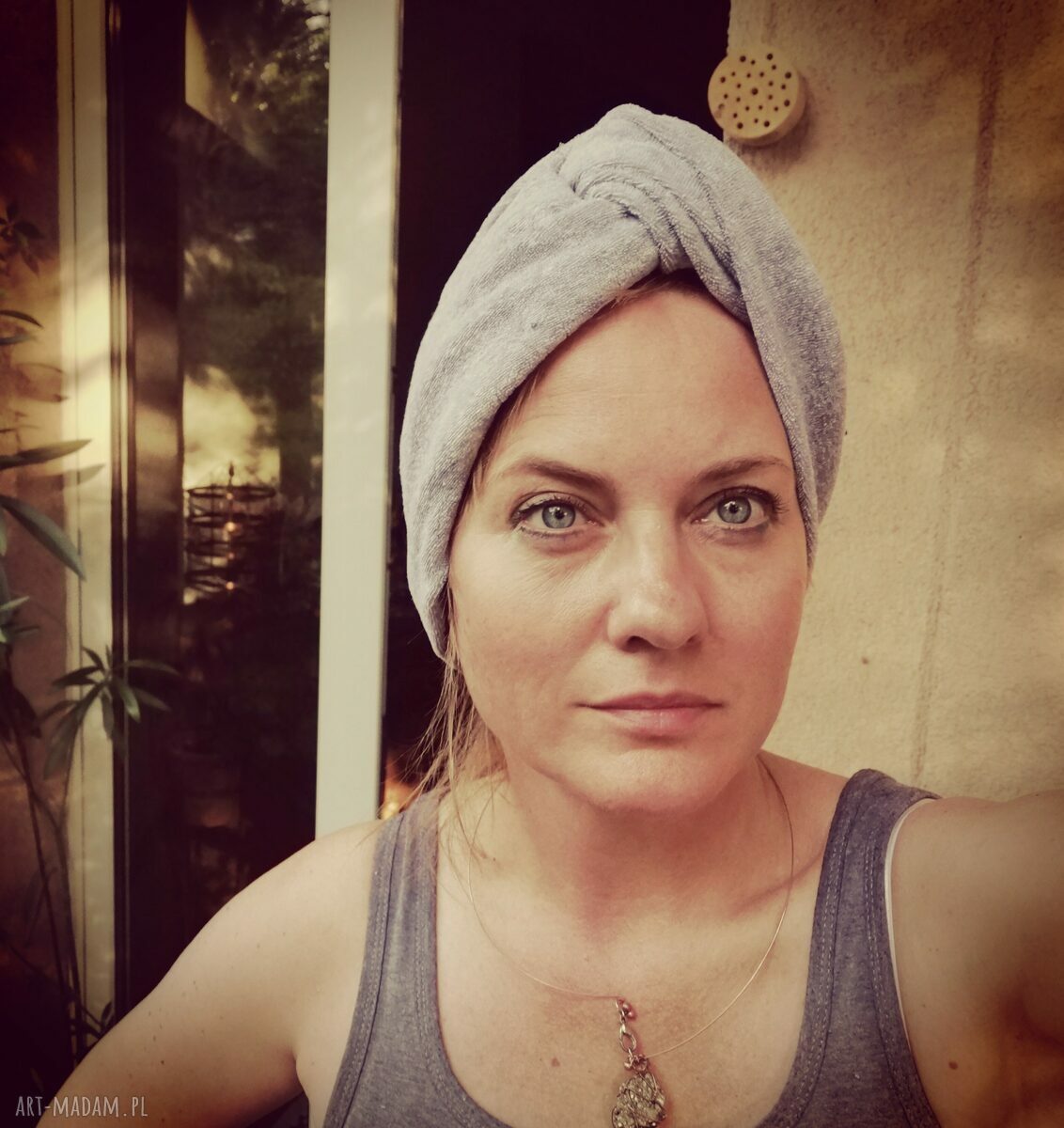 Szara opaska turban frotte w rozmiarze uniwersalnym - idealna na saunę i jogę