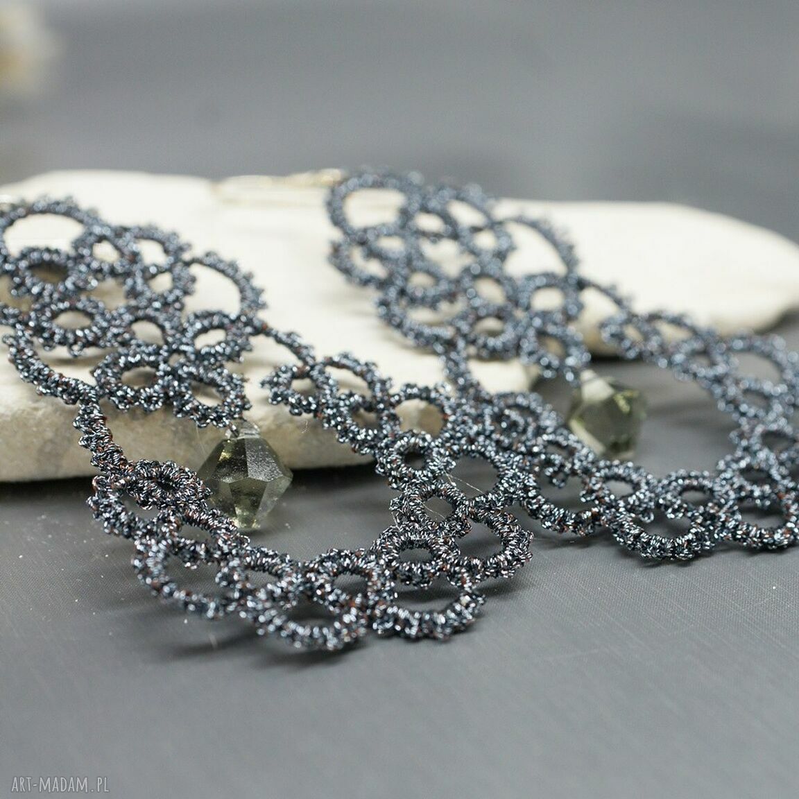 Wiszące kolczyki frywolitki z kryształkami Swarovski 085 - szare