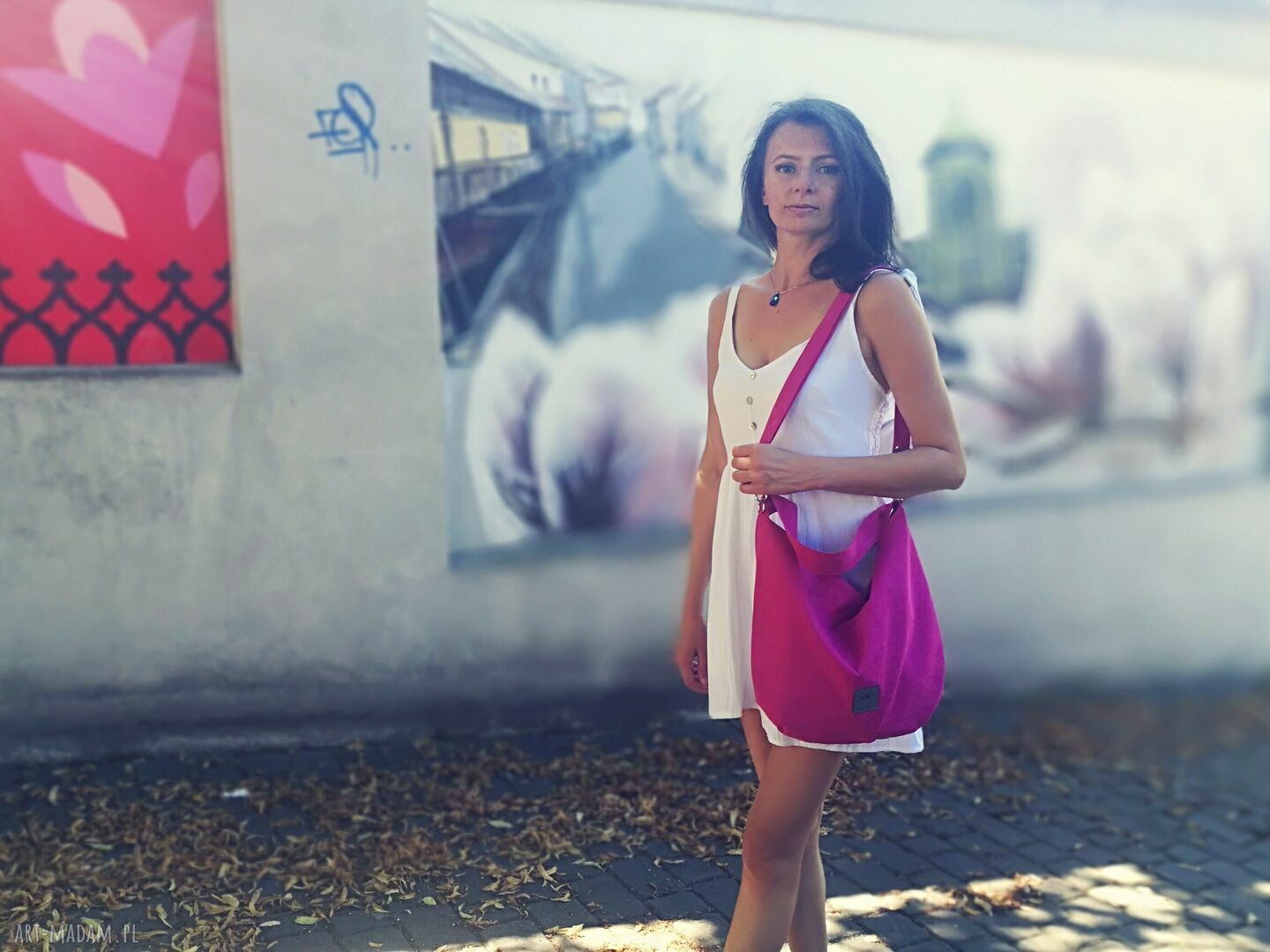 Fuksjowa welurowa torebka worek typu hobo