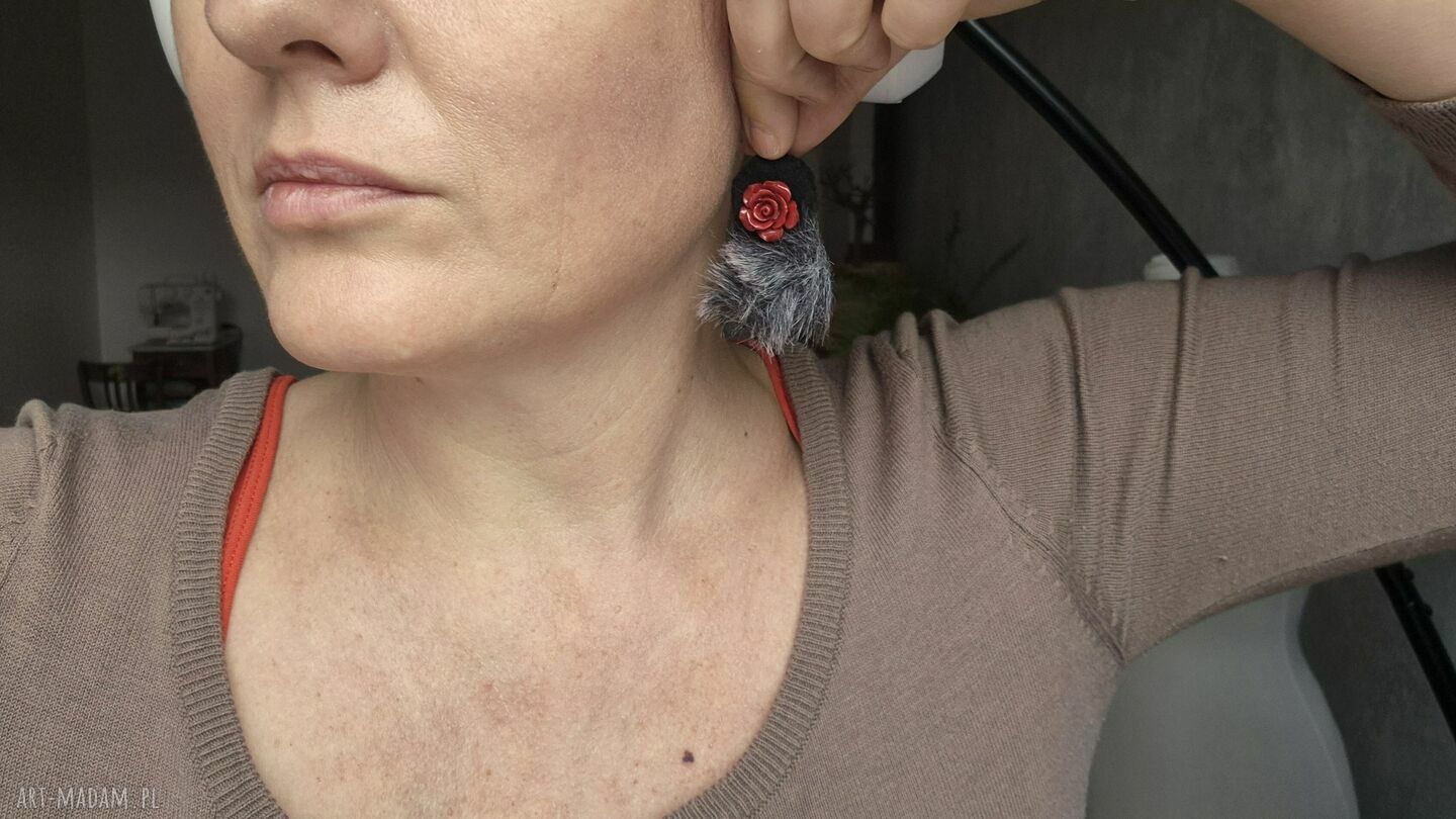 Kolczyki futro i pompony - lekkie, ręcznie robione boho