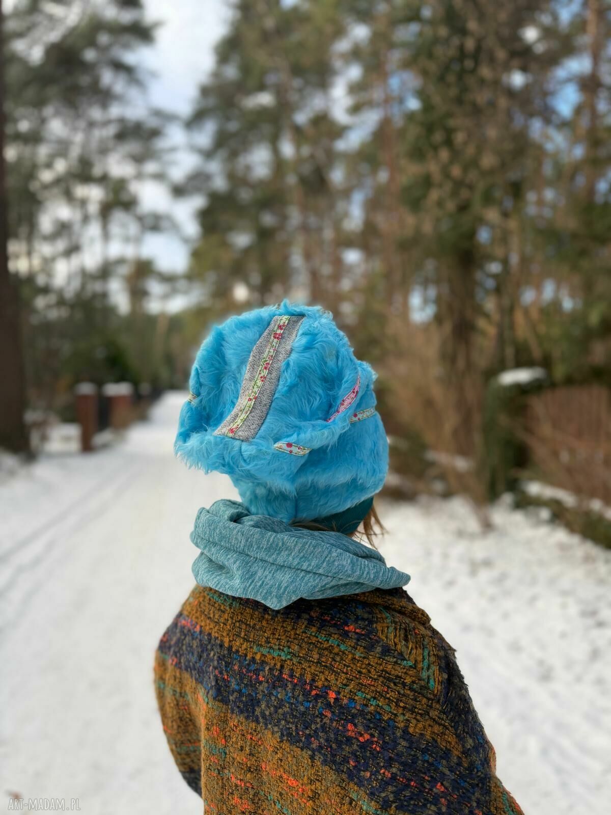 Futrzana czapka na podszewce - duża, miękka i ciepła w turkusie