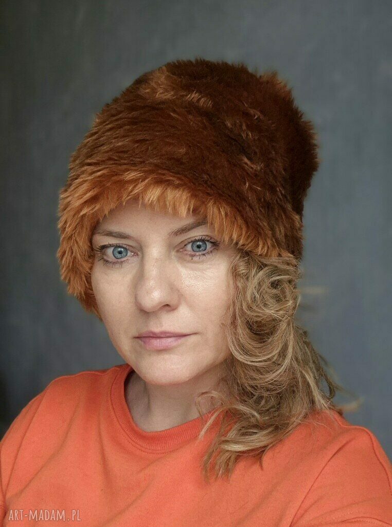 Ruda futrzana czapka folkowa na podszewce - rozmiar uniwersalny
