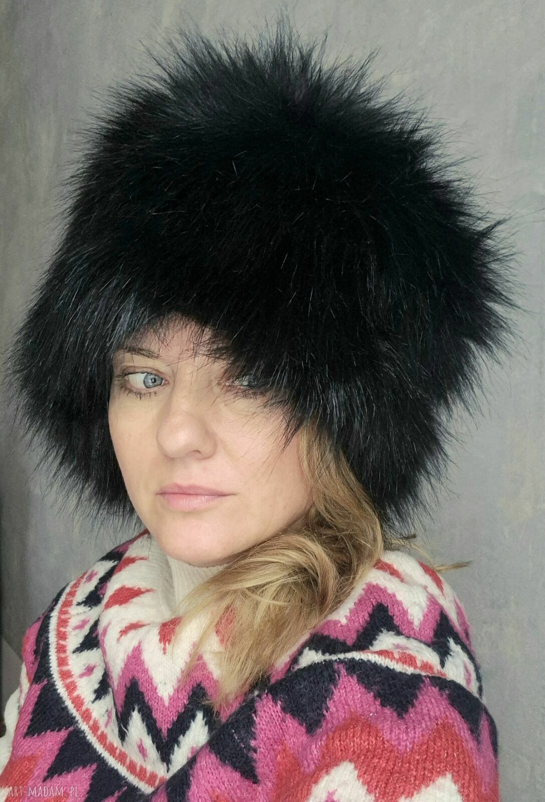 Futrzana czapka z długim włosem szara ecru na podszewce - handmade