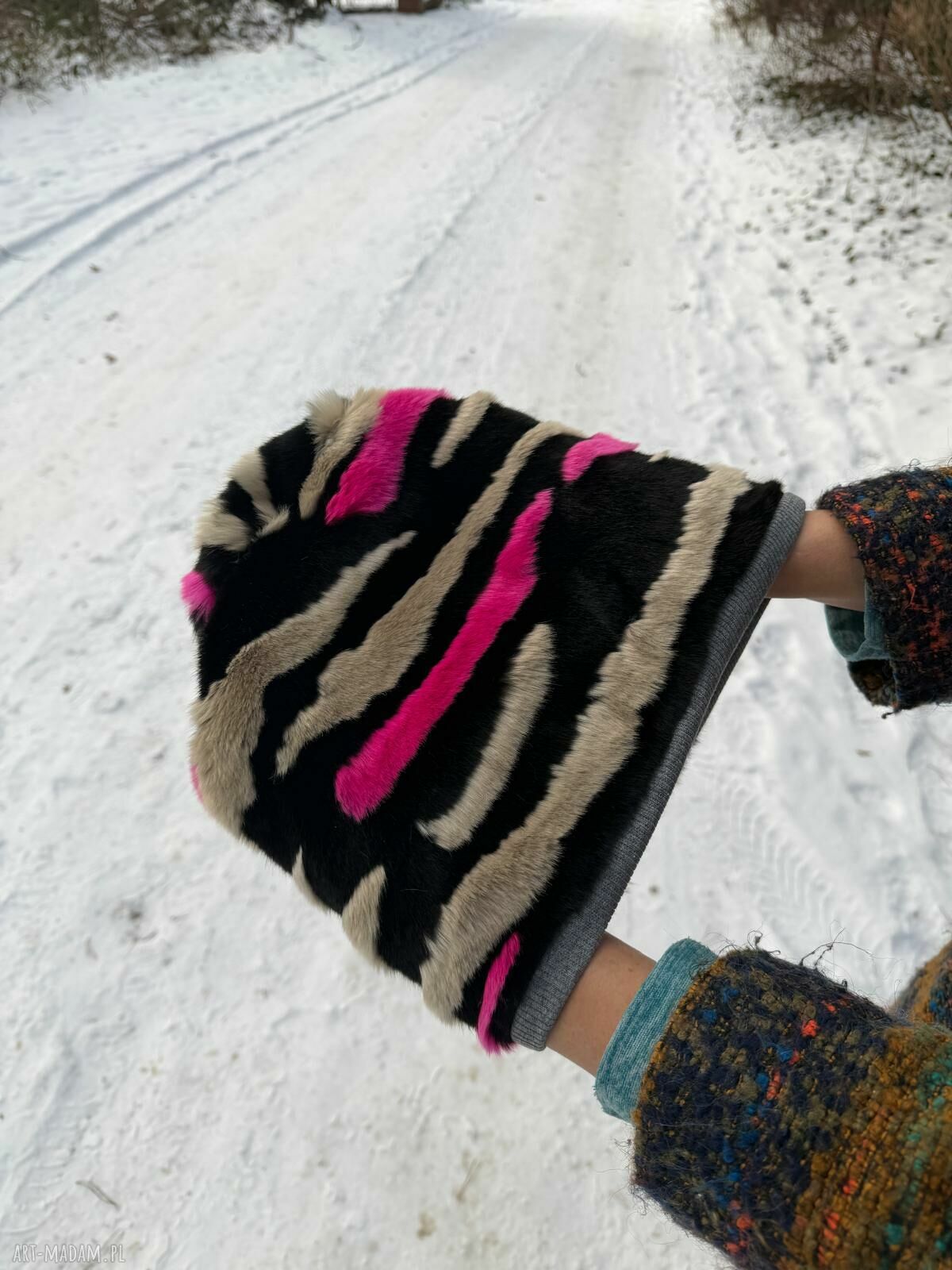 Ruda futrzana czapka na podszewce - miękka, ciepła i duża, rozmiar uniwersalny