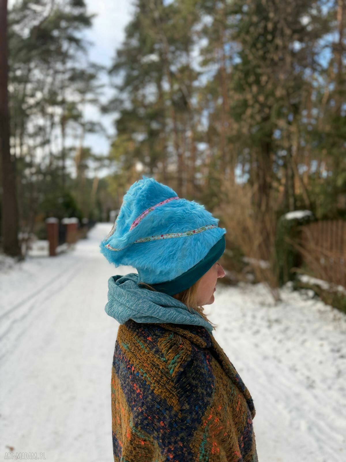 Futrzana czapka na podszewce - duża, miękka i ciepła w turkusie