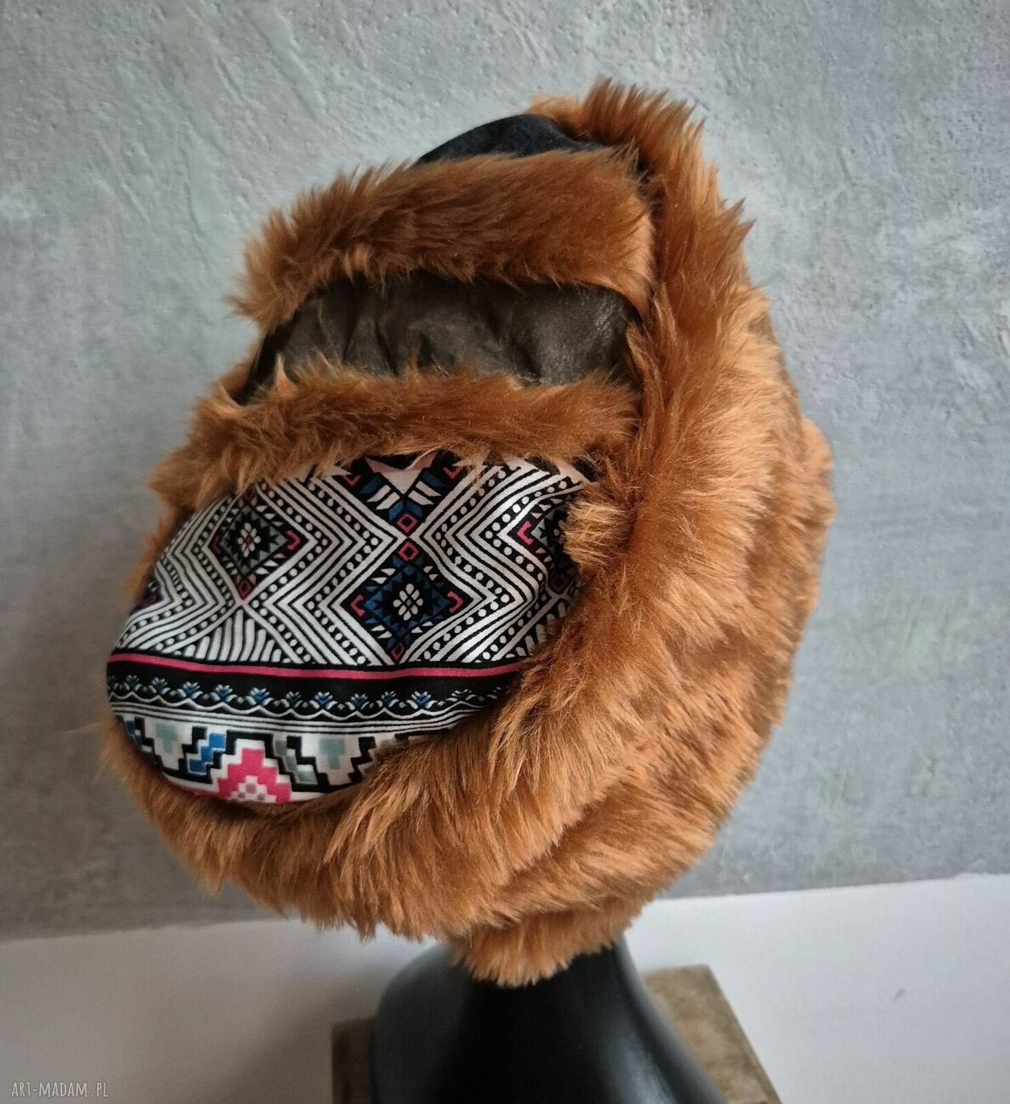 Ruda futrzana czapka folkowa na podszewce - rozmiar uniwersalny