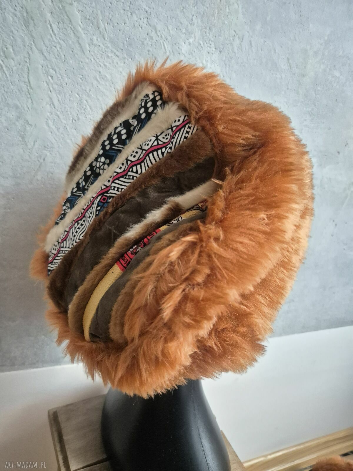 Futrzana czapka ruda góra folkowa na podszewce - zimowa, rozmiar uniwersalny