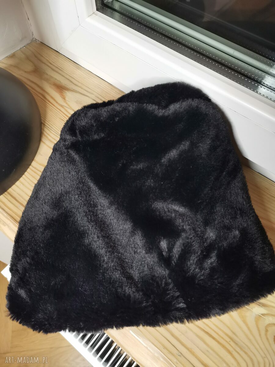 Futrzana czarna czapka z sztucznego futra na podszewce - rozmiar uniwersalny