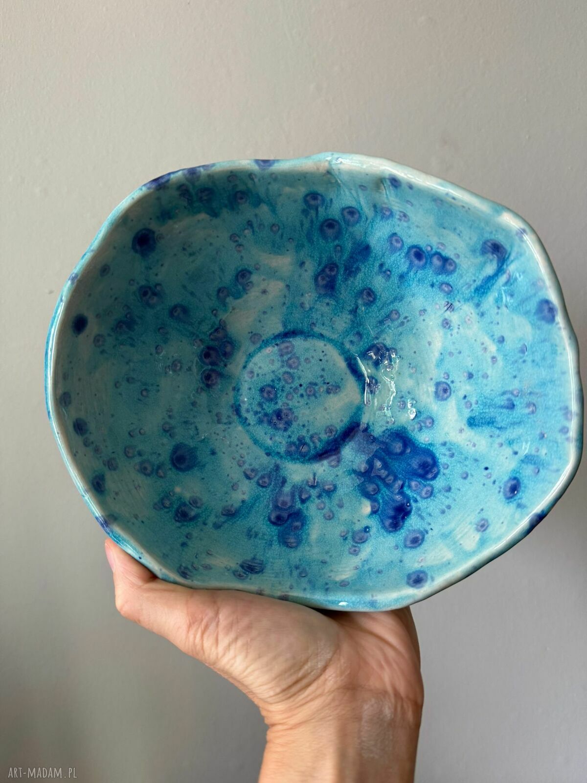 Ręcznie robiona miska ceramiczna Galaktyczne Turquoise z efektem Craquele