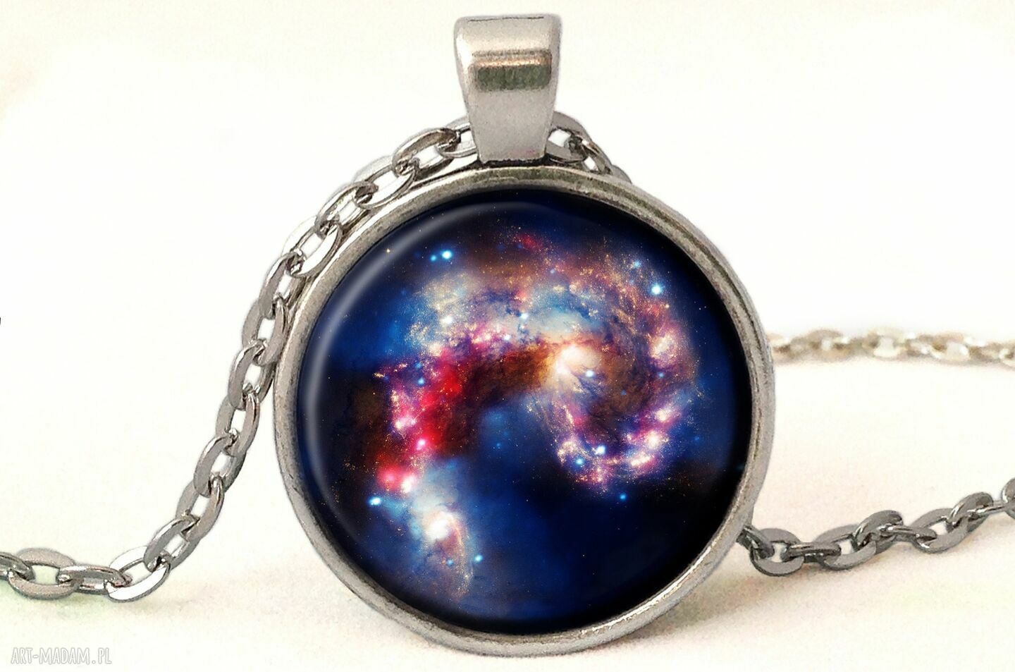 Nebula - medalion z powiększającym szkłem i łańcuszkiem (naszyjnik ręcznie robiony)