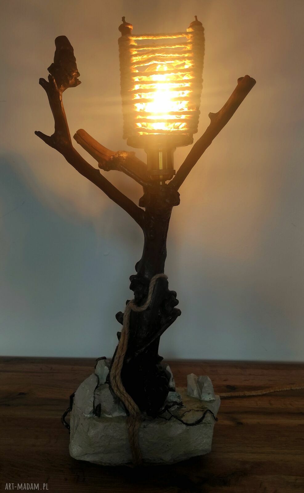 Lampa z gałęzi i kamienia - naturalne światło z kloszem z juty (E27)