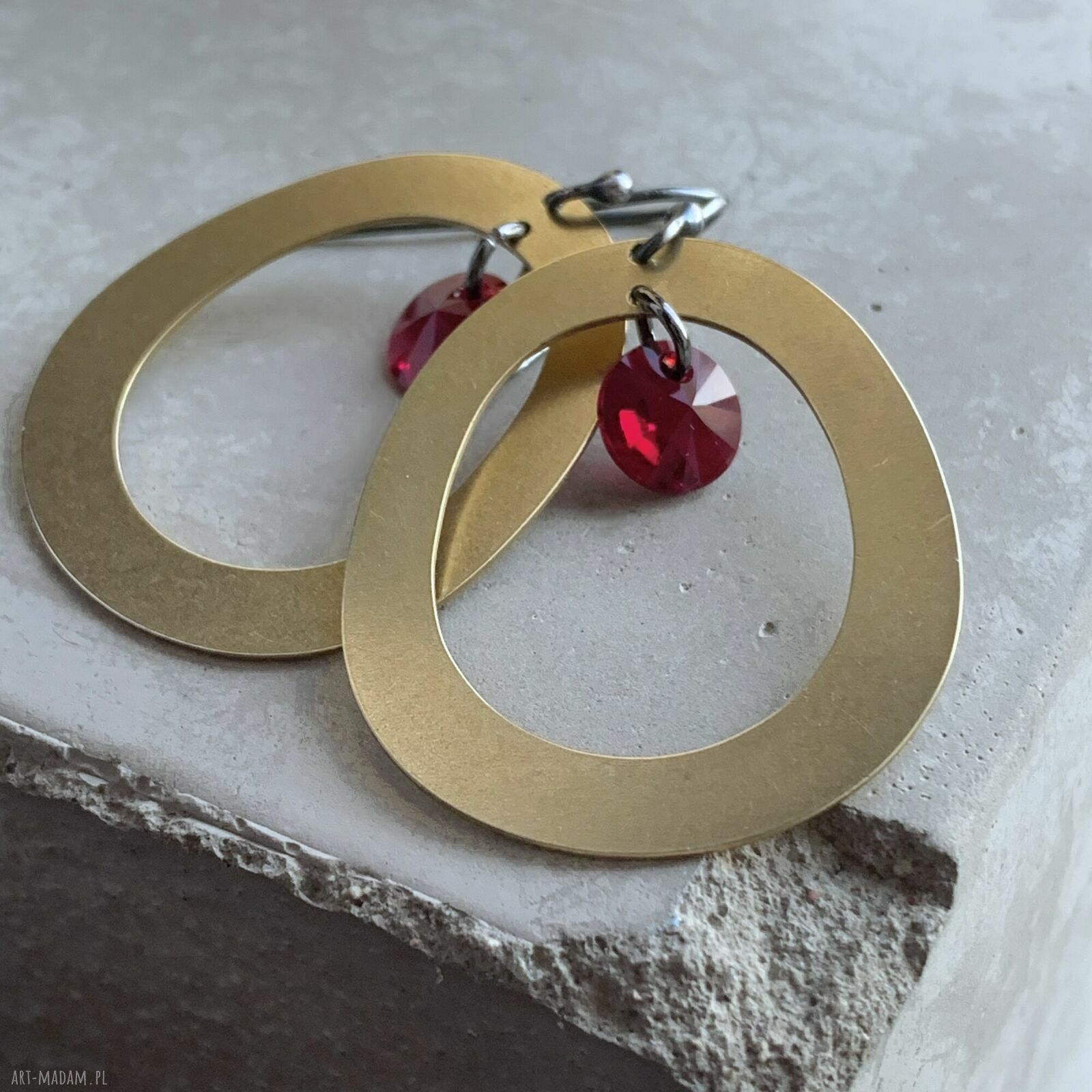 Kolczyki geometryczne Swarovski - srebro 925 i rubinowa czerwień