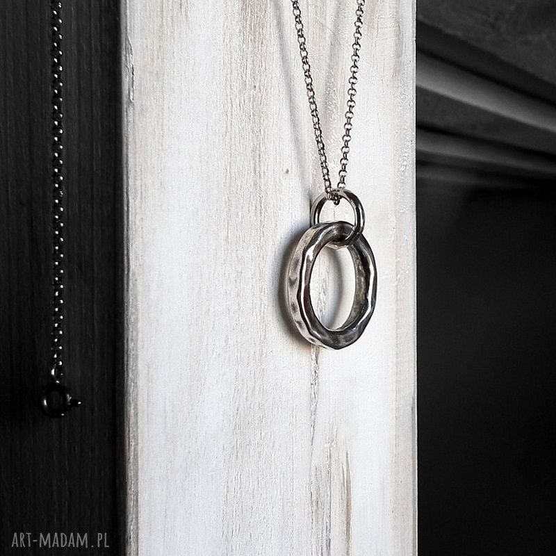 naszyjniki: Naszyjnik kółko karmy (dłuższy) grube, masywne, srebro. ręcznie zrobione