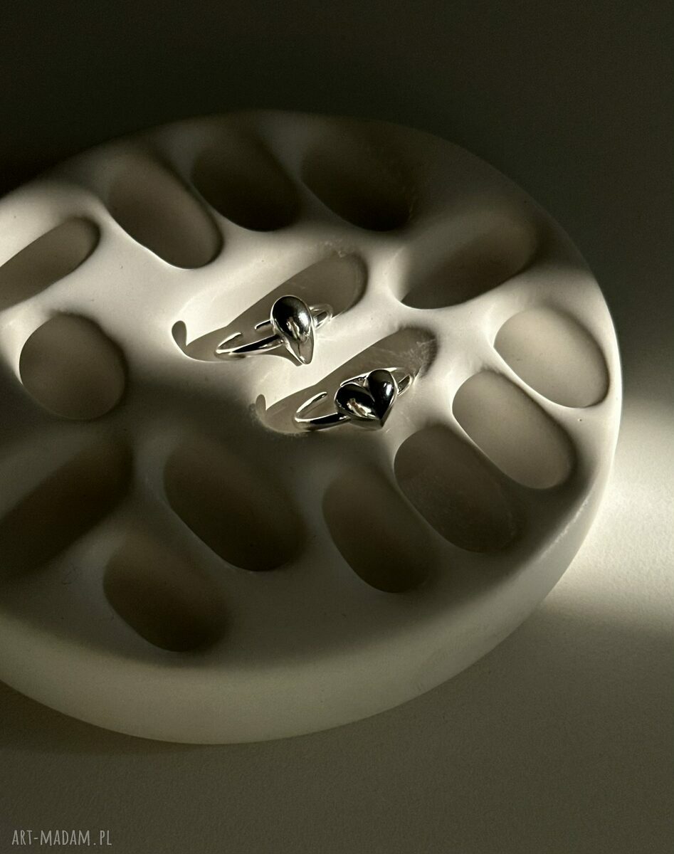 pierścionki: Srebrny pierścionek z kroplą ręcznie wykonane