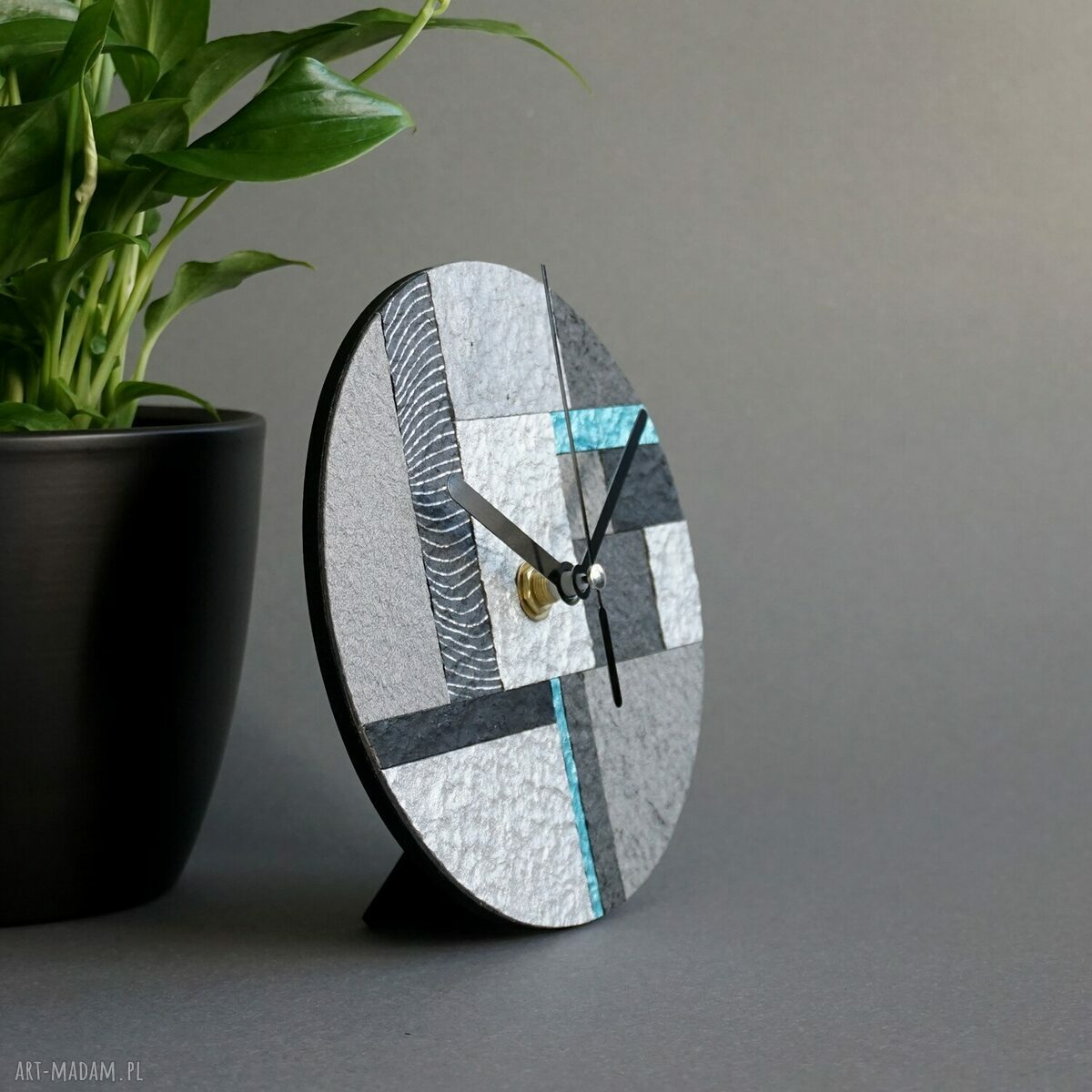 Geometryczny zegar stojący less waste z papieru z recyklingu