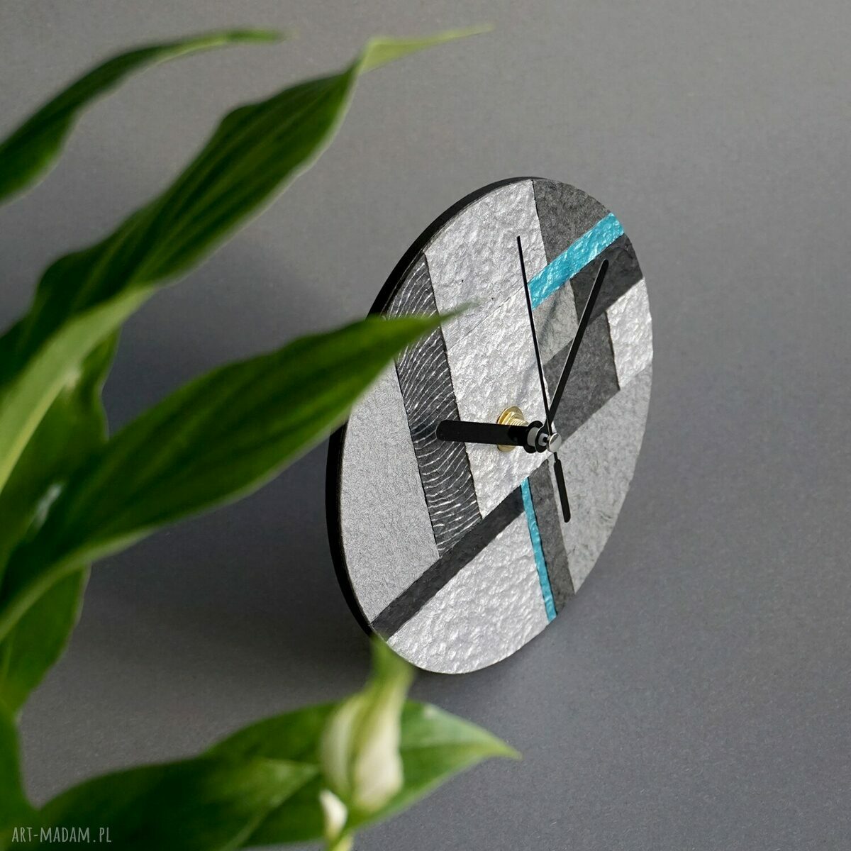 Geometryczny zegar stojący less waste z papieru z recyklingu