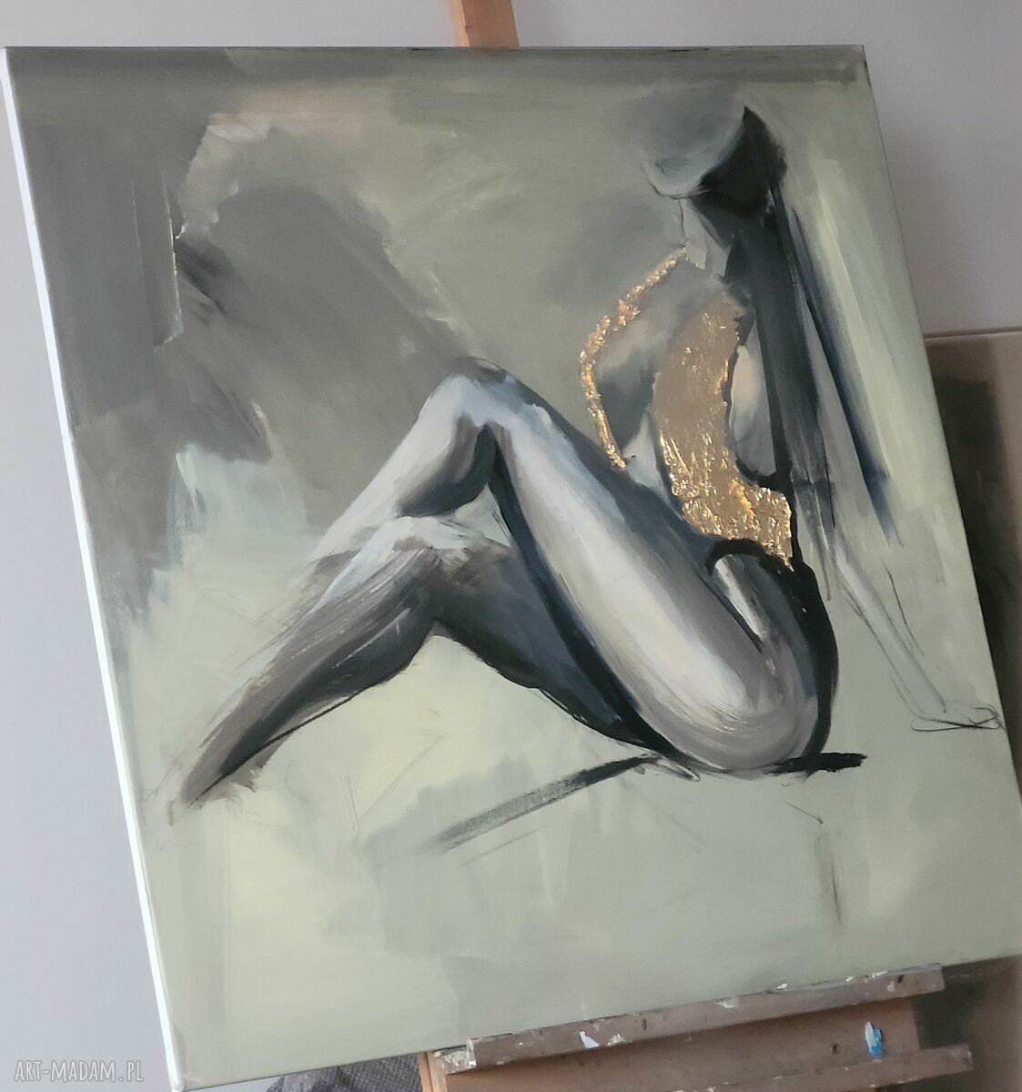 Golden - obraz kobiety na płótnie 90x90