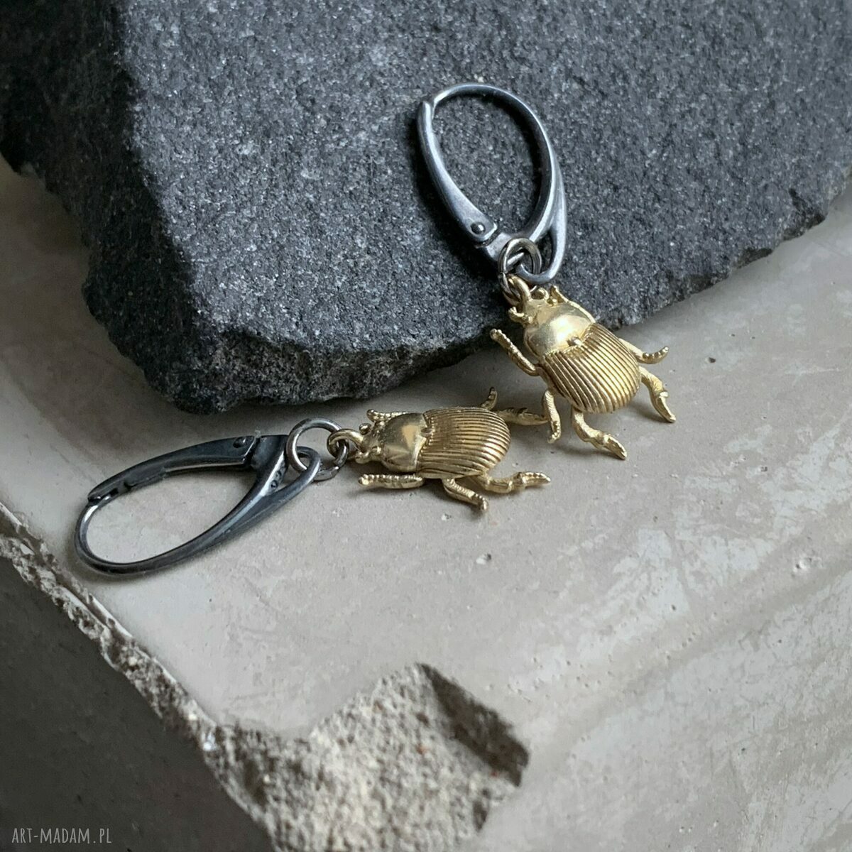 Drobne kolczyki Golden Scarab Light ze srebra 925 i mosiądzu