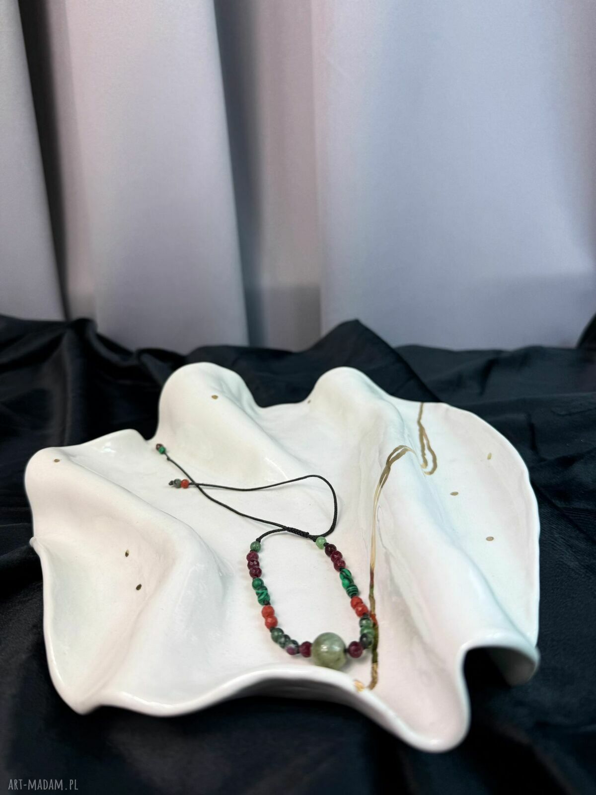 Golden Lines Plate - talerzyk z białej porcelany ze złotymi liniami