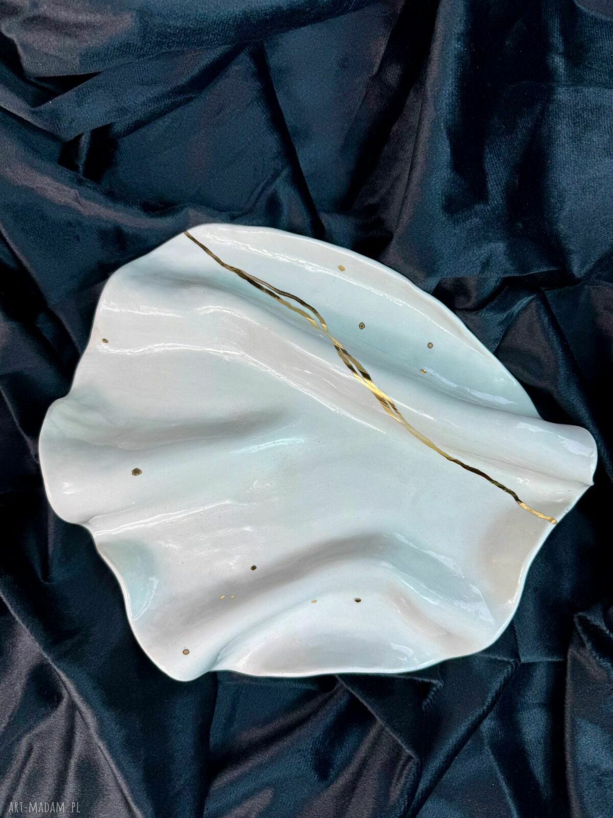 Golden Lines Plate - talerzyk z białej porcelany ze złotymi liniami