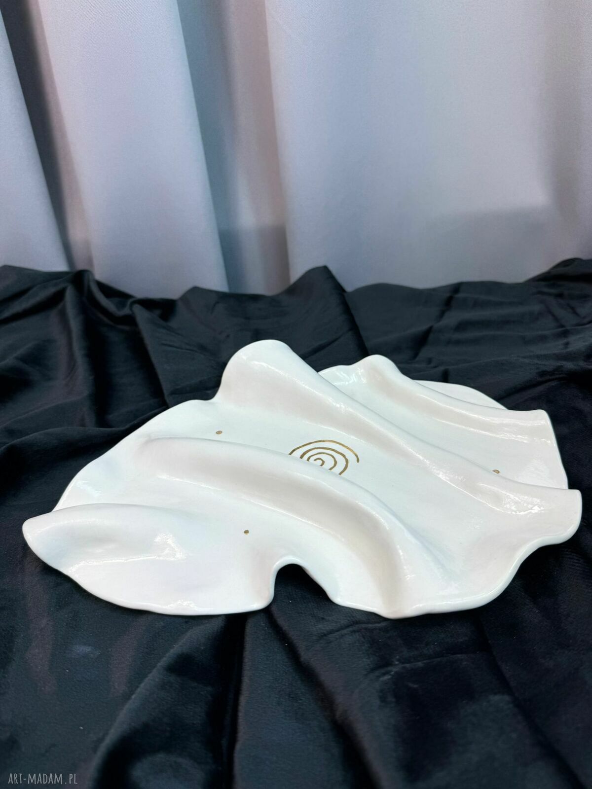 Golden Spiral Platter - patera z białej porcelany ze złotą spiralą