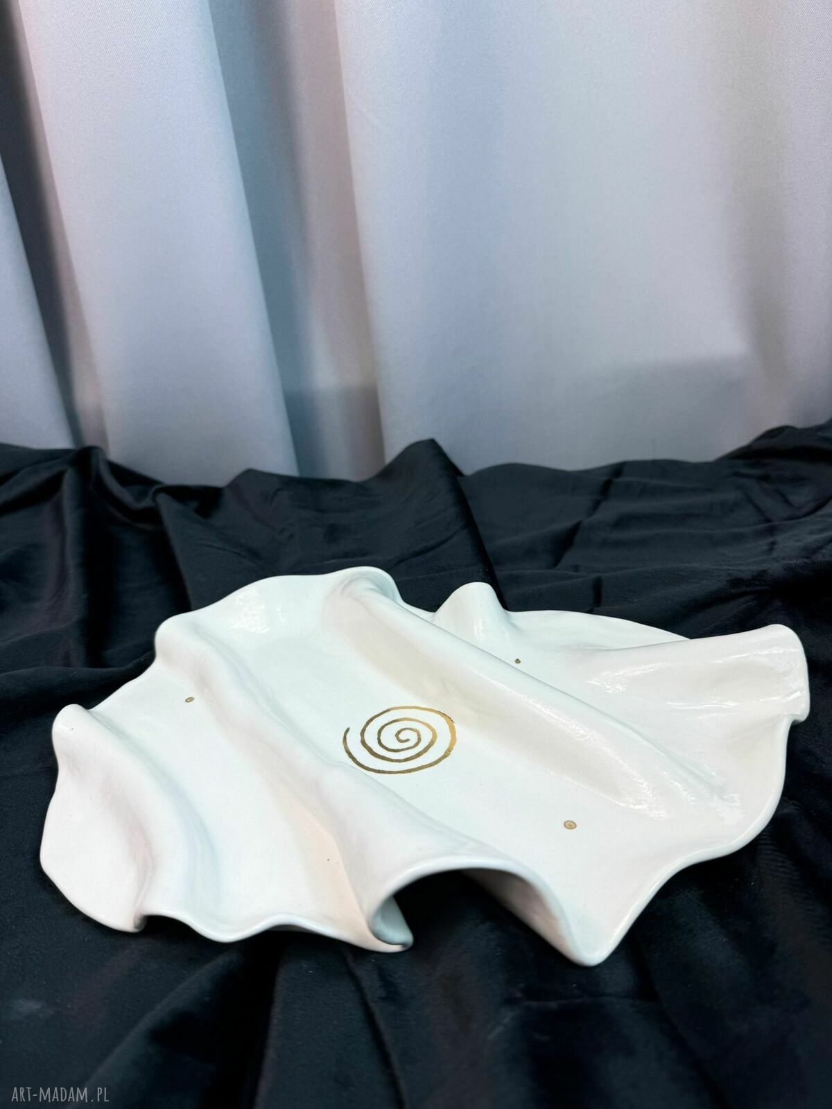 Golden Spiral Platter - patera z białej porcelany ze złotą spiralą
