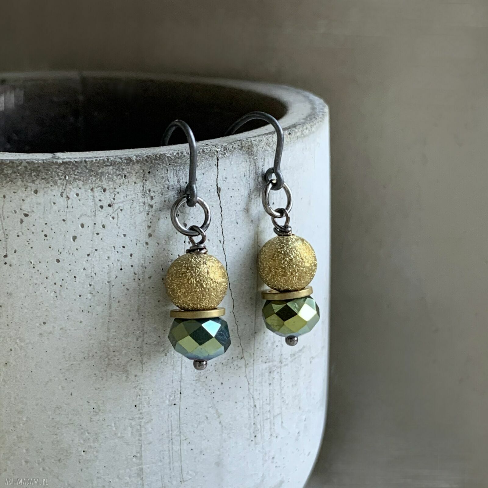 Kolczyki Golden Shadow & Khaki Green - handmade ze srebra 925, mosiądzu i szkła