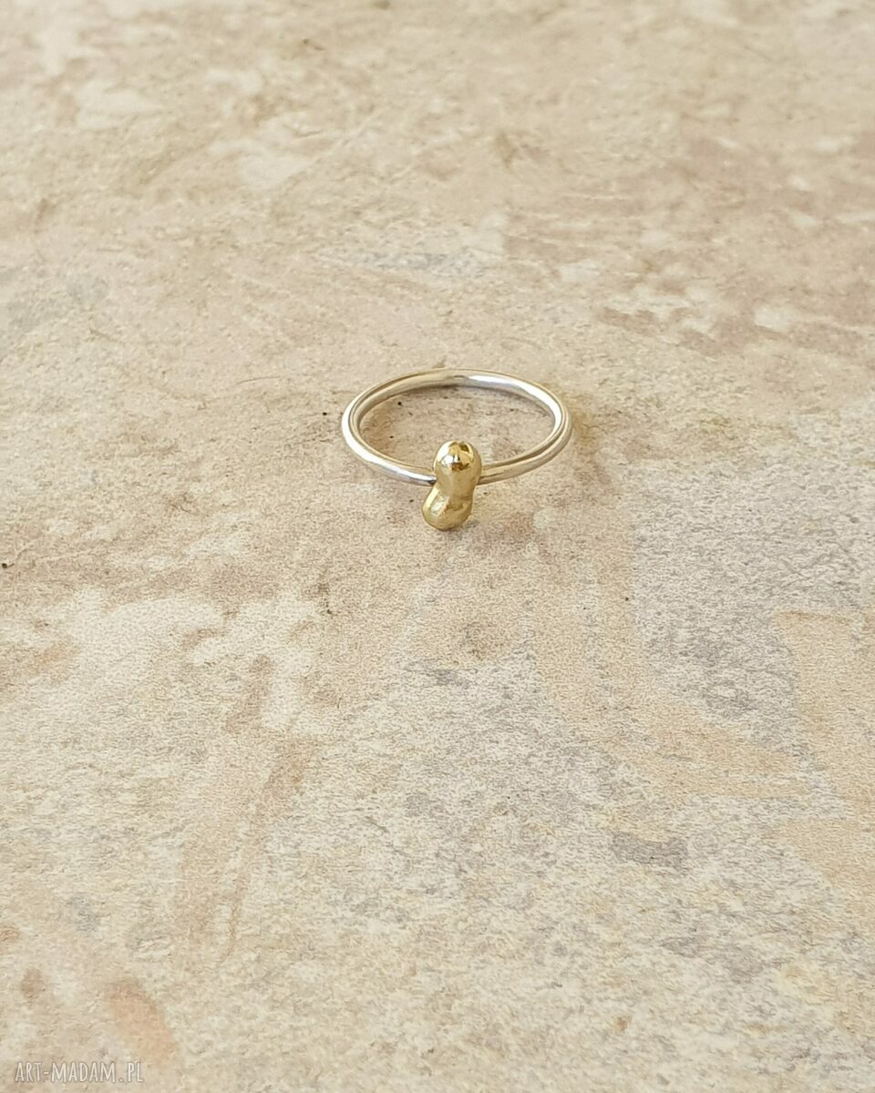 Pierścionek GOLDEN DROP - minimalizm w dwóch metalach (srebro 925 i mosiądz)
