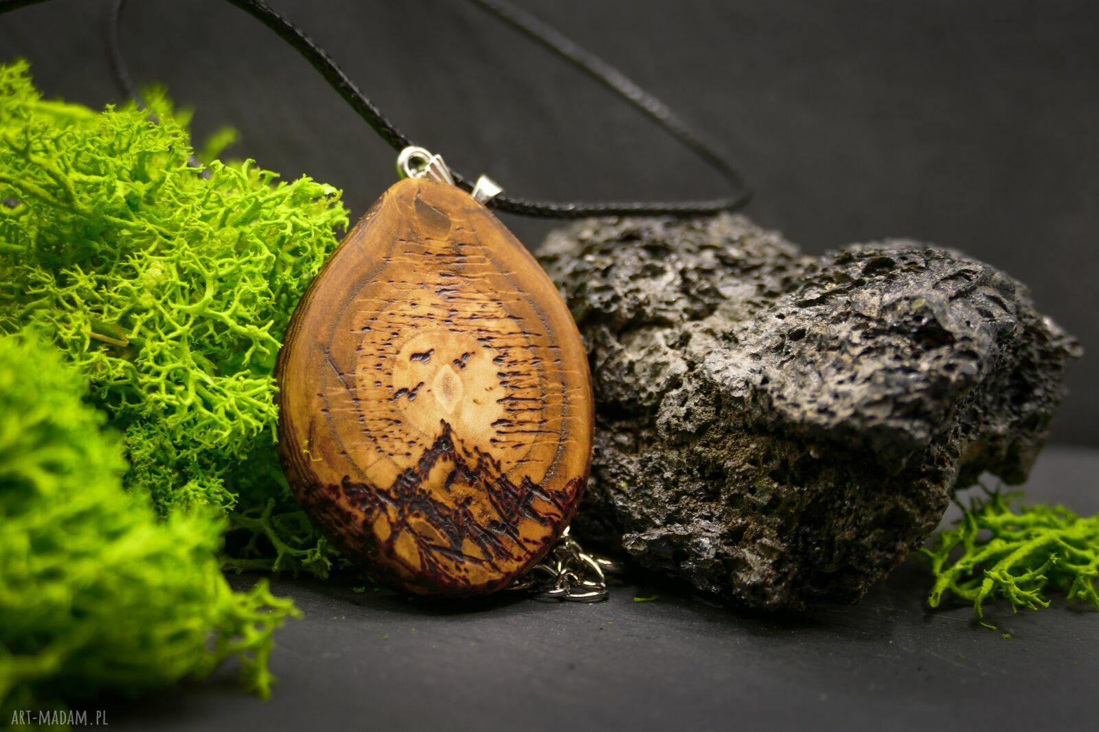 „Górski szczyt” - zawieszka z duszą podróżnika z brzozy, pirografia handmade