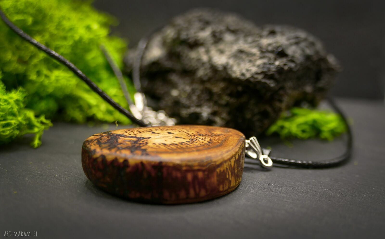 „Górski szczyt” - zawieszka z duszą podróżnika z brzozy, pirografia handmade