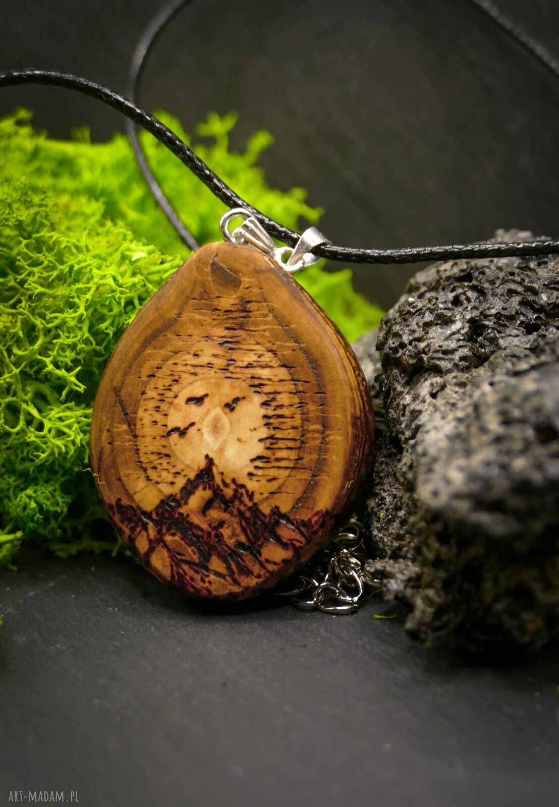 „Górski szczyt” - zawieszka z duszą podróżnika z brzozy, pirografia handmade