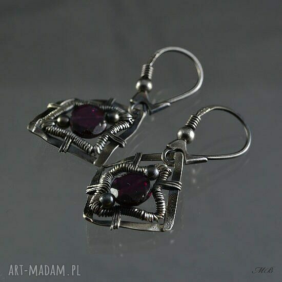 Oksydowane kolczyki Granat z fasetowanymi granatami - wire-wrapping