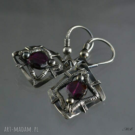 Oksydowane kolczyki Granat z fasetowanymi granatami - wire-wrapping