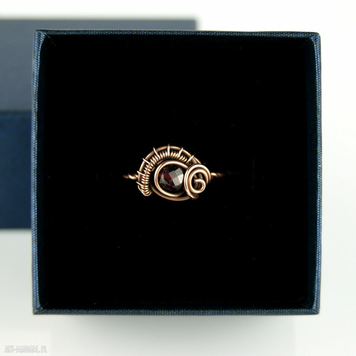 Granatowy pierścionek regulowany z miedzi dla niej - wire wrapping