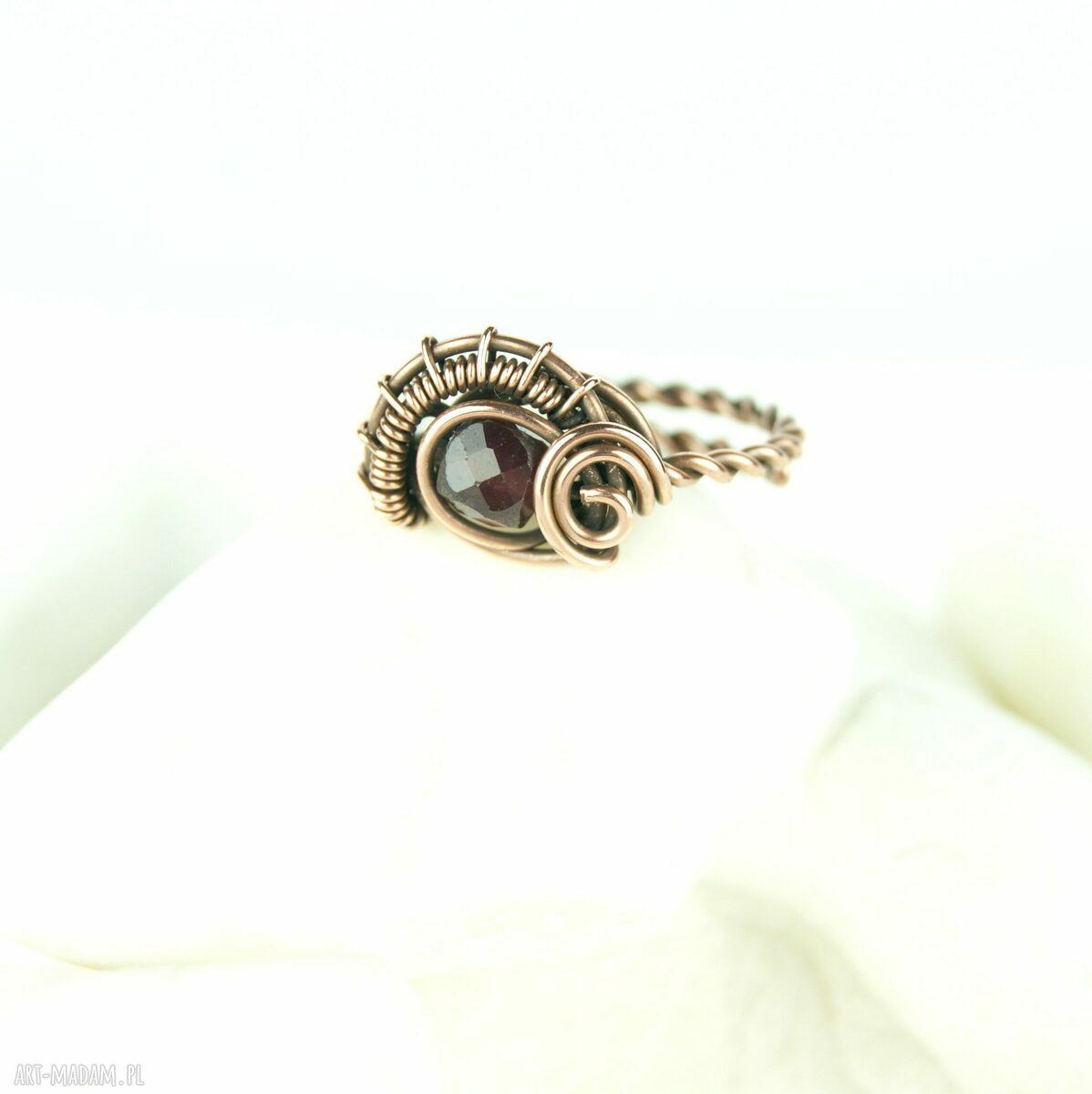 Granatowy pierścionek regulowany z miedzi dla niej - wire wrapping
