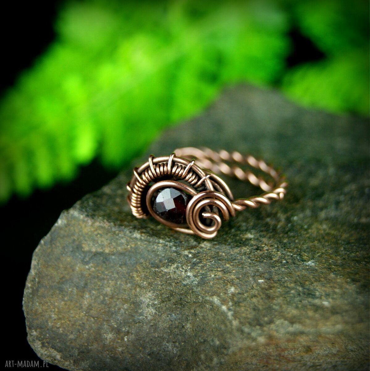Granatowy pierścionek regulowany z miedzi dla niej - wire wrapping