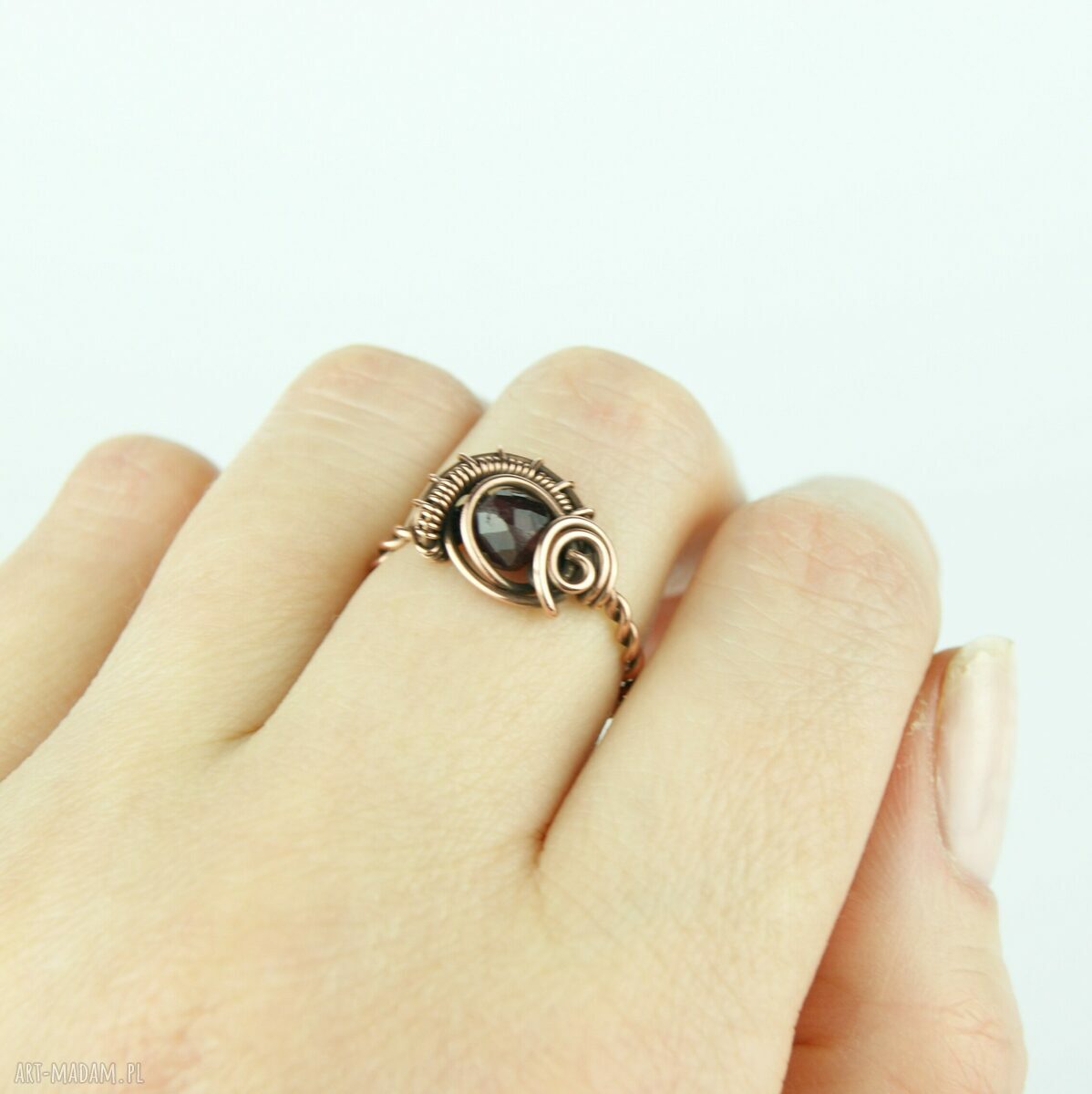 Granatowy pierścionek regulowany z miedzi dla niej - wire wrapping