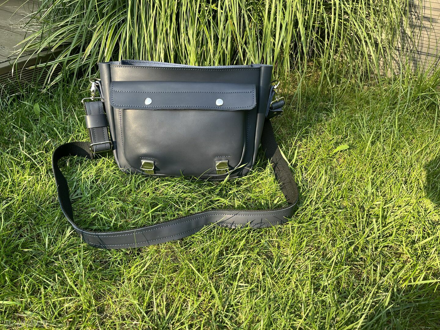 na ramię: Granatowa skórzana torba na ramię. Ręcznie zrobione